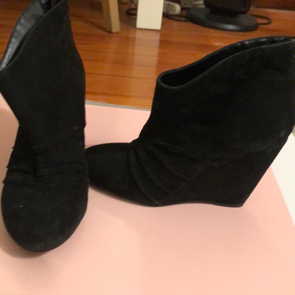 BCBGENERATION KYRA WEDGE BOOTIES SIZE 10